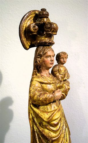 "Vierge à l'Enfant "  Sculpture en bois sculpté et doré